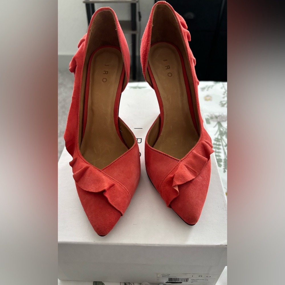 Escavol Pumps in Coral. IRO $446